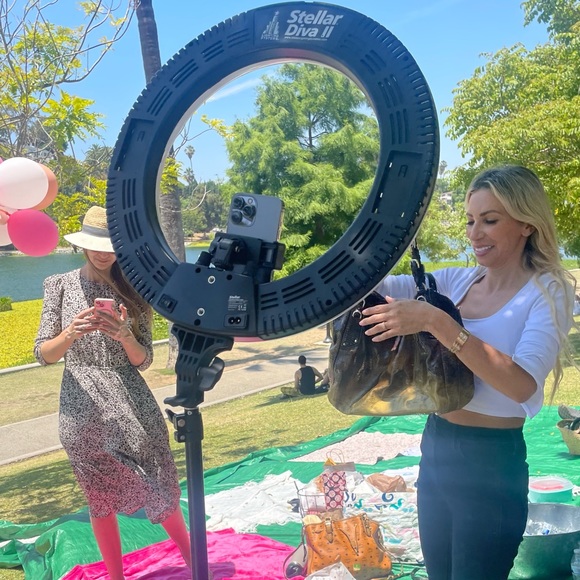 POSH N SIP ANNOUNCEMENTS / POSHMARK’S 12th BIRTHDAY CELEBRATION BURBANK, CA - Picture 4 of 14